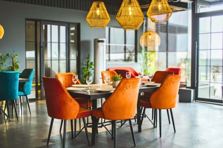 Restaurants & Cafés